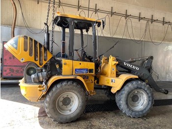 Ελαστιχοφόρος φορτωτής VOLVO L30B