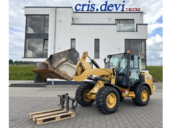 Ελαστιχοφόρος φορτωτής CATERPILLAR 906M