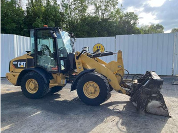 Ελαστιχοφόρος φορτωτής CATERPILLAR 906H