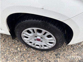 Αυτοκίνητο 2013 Fiat Panda Automobile: φωτογραφία 4 Αυτοκίνητο 2013 Fiat Panda Automobile: φωτογραφία 4