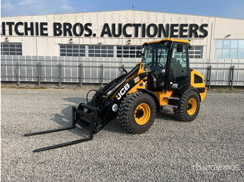 Ελαστιχοφόρος φορτωτής JCB 409