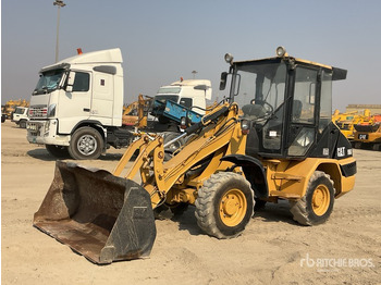 Ελαστιχοφόρος φορτωτής CATERPILLAR 906