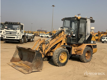Ελαστιχοφόρος φορτωτής CATERPILLAR 906