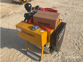 Μικρος ασφαλτικός οδοστρωτήρας