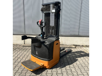 Μηχάνημα στοίβαξης STILL