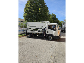 Φορτηγό με εναέρια πλατφόρμα