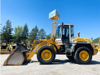 Ελαστιχοφόρος φορτωτής LIEBHERR