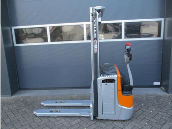 Μηχάνημα στοίβαξης STILL