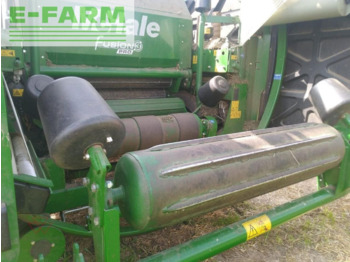 Χορτοδετική μηχανή τετράγωνες μπάλες Mc Hale fusion 3 pro: φωτογραφία 2 Χορτοδετική μηχανή τετράγωνες μπάλες Mc Hale fusion 3 pro: φωτογραφία 2