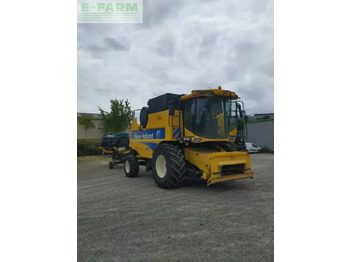 Θεριζοαλωνιστική μηχανή New Holland csx 7050: φωτογραφία 2