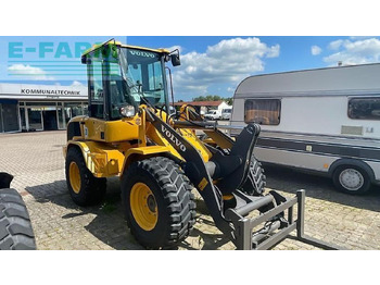 Μίνι εκσκαφέας VOLVO L30