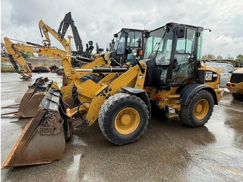 Ελαστιχοφόρος φορτωτής CATERPILLAR 908M