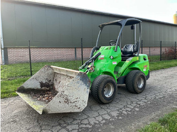 Ελαστιχοφόρος φορτωτής AVANT