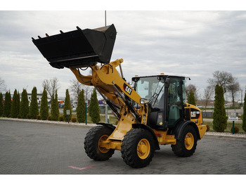 Ελαστιχοφόρος φορτωτής CATERPILLAR 906M