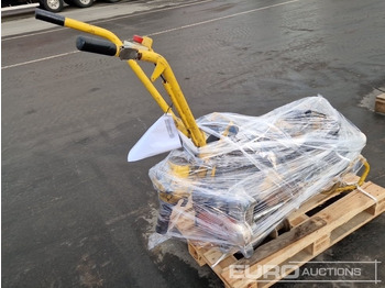 Εξοπλισμός σκυροδέματος ROWRENCH P4 RKS Unirversal Petrol Powered Wrench, AX25 Concrete Poker (2 of), Husqvarna K770 Quick Cut Saw: φωτογραφία 3