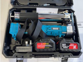 Εξοπλισμός γκαράζ Boss 21 Volt Lithium Battery Cordless Grease Gun, 2 Batteries, Charger, Case, Shoulder Strap, Extension Pieces and Fittings: φωτογραφία 4