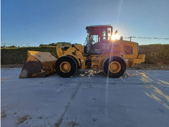Ελαστιχοφόρος φορτωτής CATERPILLAR 938M