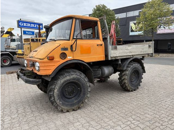 Φορτηγό με γερανό UNIMOG