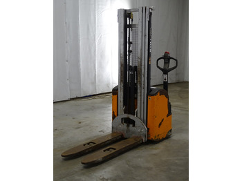 Μηχάνημα στοίβαξης STILL