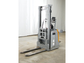 Μηχάνημα στοίβαξης STILL