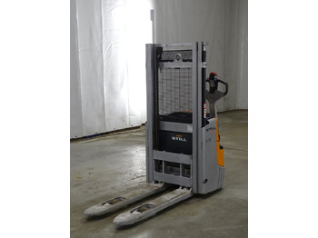 Μηχάνημα στοίβαξης STILL