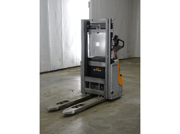 Μηχάνημα στοίβαξης STILL