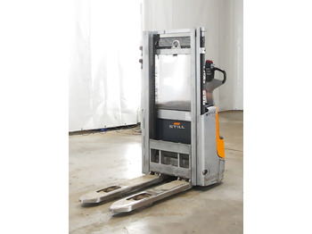 Μηχάνημα στοίβαξης STILL