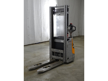 Μηχάνημα στοίβαξης STILL