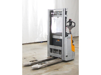 Μηχάνημα στοίβαξης STILL