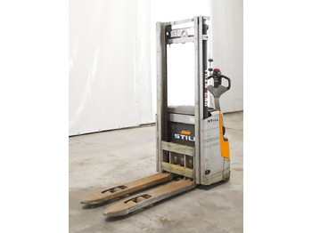 Μηχάνημα στοίβαξης STILL