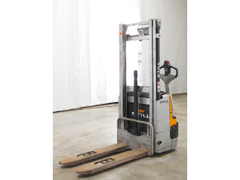 Μηχάνημα στοίβαξης STILL