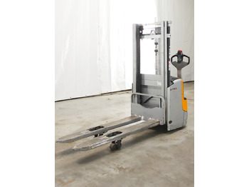 Μηχάνημα στοίβαξης STILL