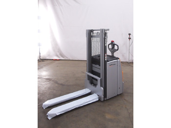 Μηχάνημα στοίβαξης STILL