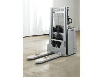 Μηχάνημα στοίβαξης STILL