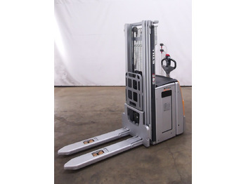 Μηχάνημα στοίβαξης STILL