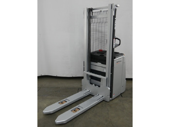 Μηχάνημα στοίβαξης STILL