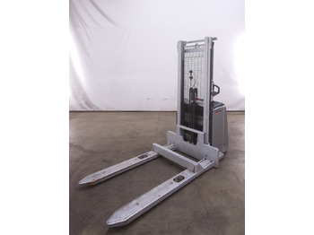 Μηχάνημα στοίβαξης STILL