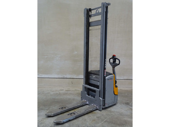 Μηχάνημα στοίβαξης STILL