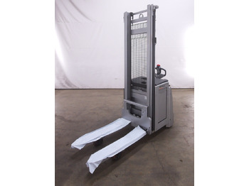 Μηχάνημα στοίβαξης STILL