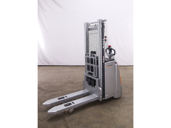 Μηχάνημα στοίβαξης STILL