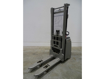 Μηχάνημα στοίβαξης STILL