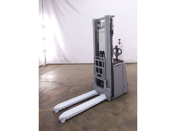 Μηχάνημα στοίβαξης STILL