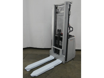 Μηχάνημα στοίβαξης STILL