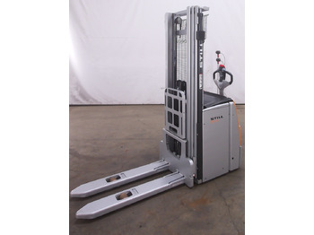 Μηχάνημα στοίβαξης STILL