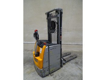 Μηχάνημα στοίβαξης STILL