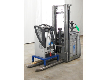 Μηχάνημα στοίβαξης STILL