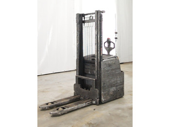 Μηχάνημα στοίβαξης STILL