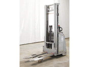 Μηχάνημα στοίβαξης STILL