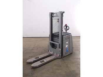 Μηχάνημα στοίβαξης STILL