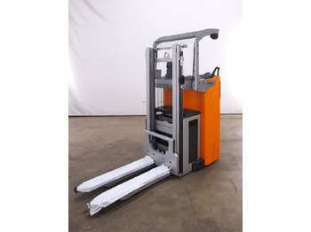 Μηχάνημα στοίβαξης STILL